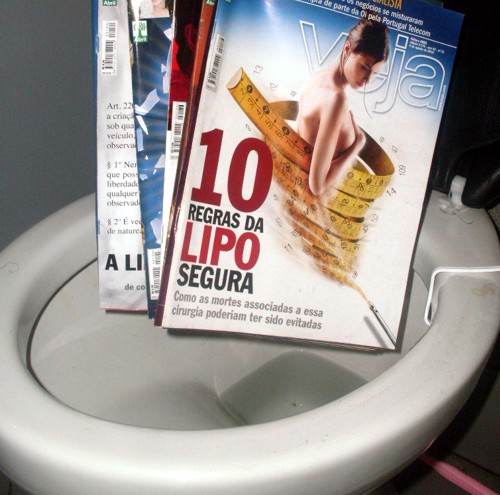 revista veja no vaso
